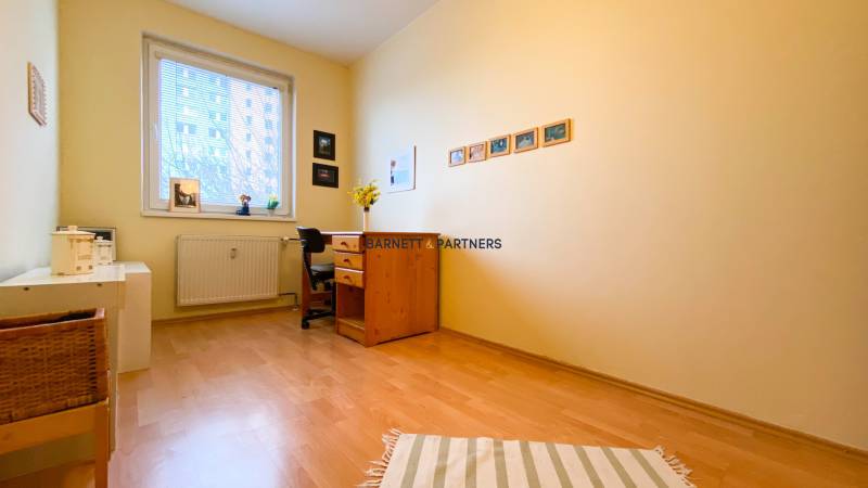 SALE OF A SPACIOUS FOUR-ROOM APARTMENT & SOURCE OF INSPIRATION 