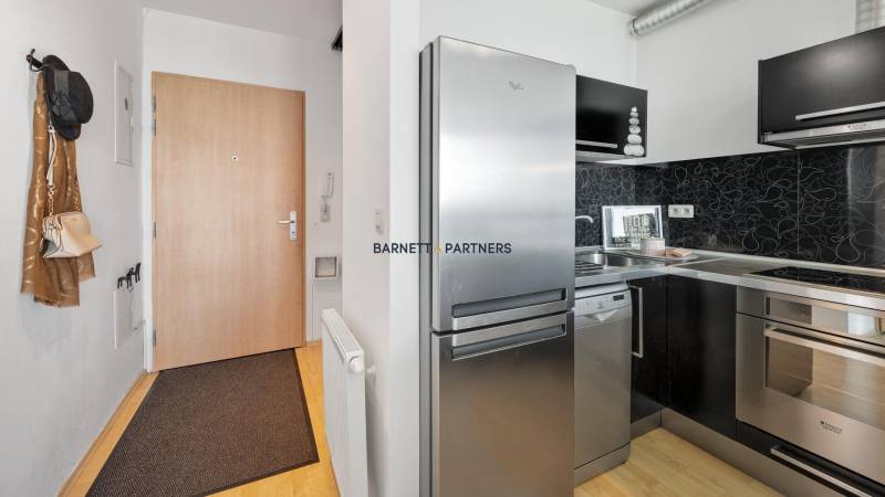 THE BEST OFFER - URBAN TWO-ROOMS APARTMENT WITH VIEW & GARAGE PARKING