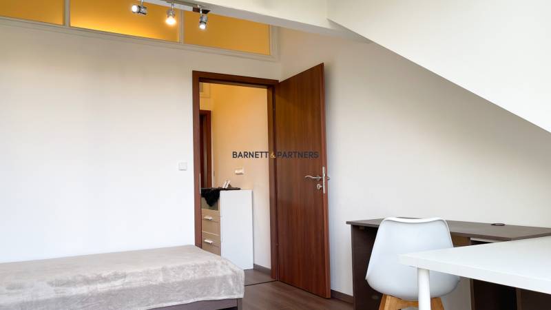 DESIGN EXCELLENT HOUSING: FOUR-ROOM MAISONETTE FOR RENT