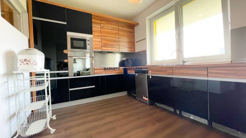 DESIGN EXCELLENT HOUSING: FOUR-ROOM MAISONETTE FOR RENT